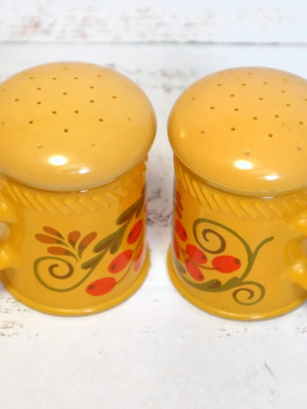 Vintage Avon Pennsylvania Dutch Powder Sifter Set Yellow Glass Jar with Handle